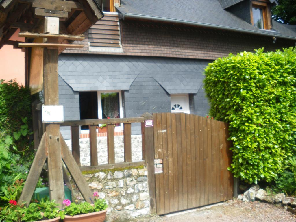 Bed and Breakfast Les Coquillettes Équemauville Exterior foto